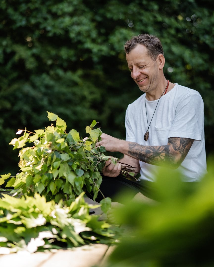 Ritual sauna with gongs