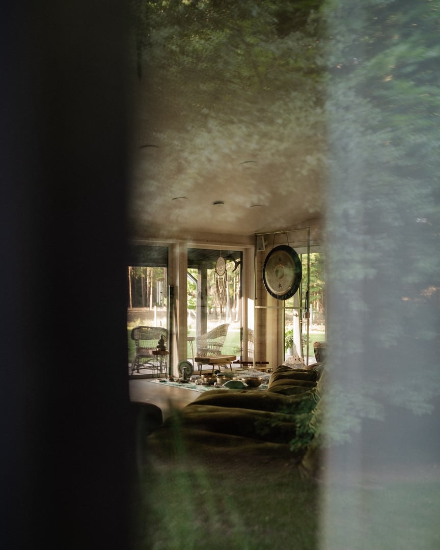 Ritual sauna with gongs