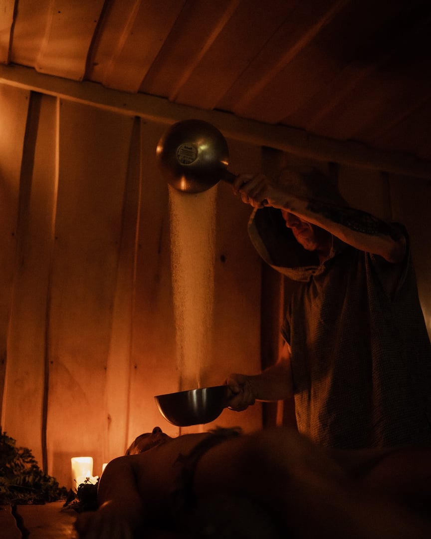 Ritual sauna with gongs