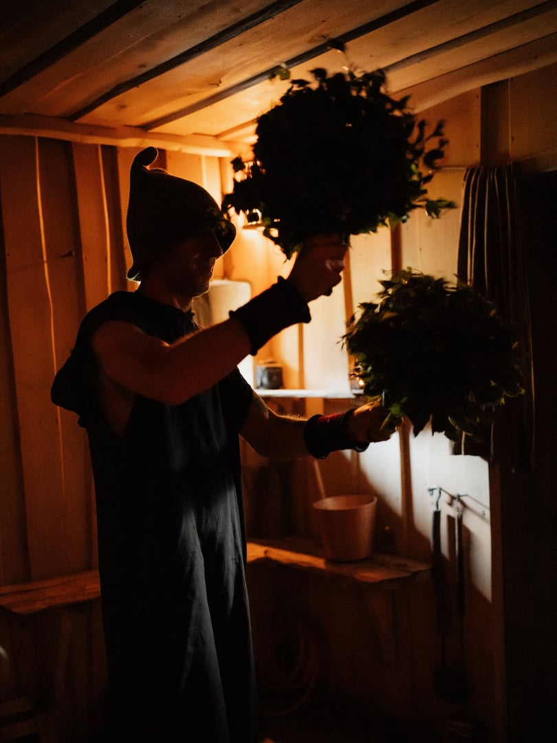 Ritual sauna with gongs