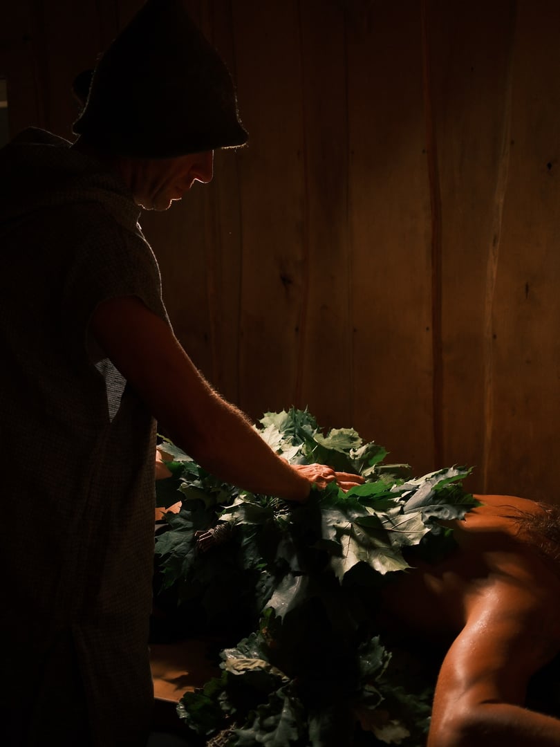 Ritual sauna with gongs