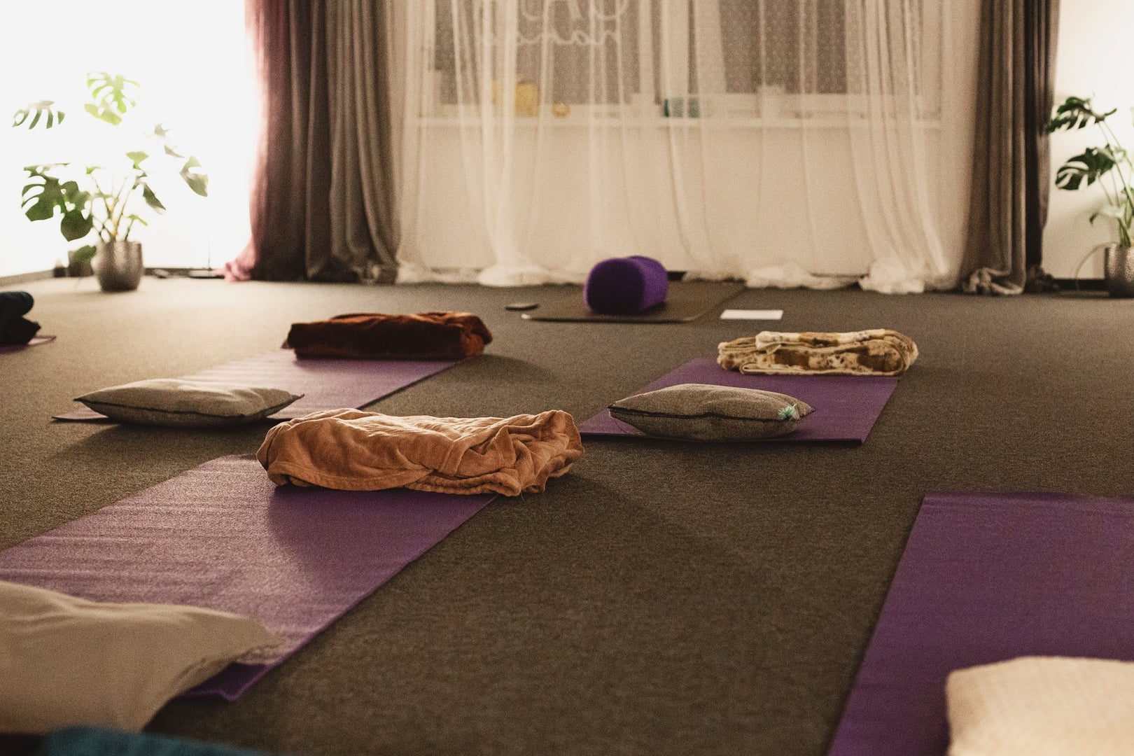 Group rebirthing breathwork session with Rimas