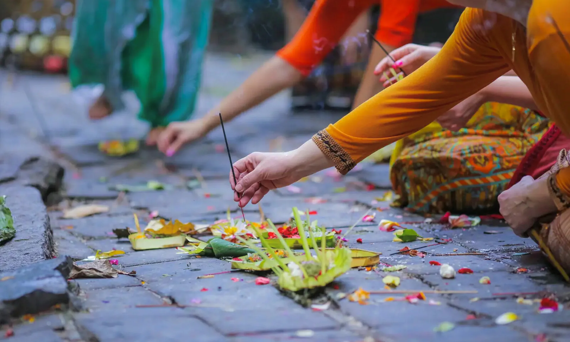 BALINESE OFFERING MAKING