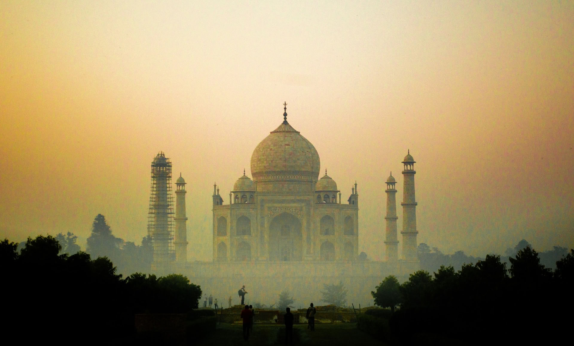 'Spirit of the Himalayas' Tour + Holi Festival in India