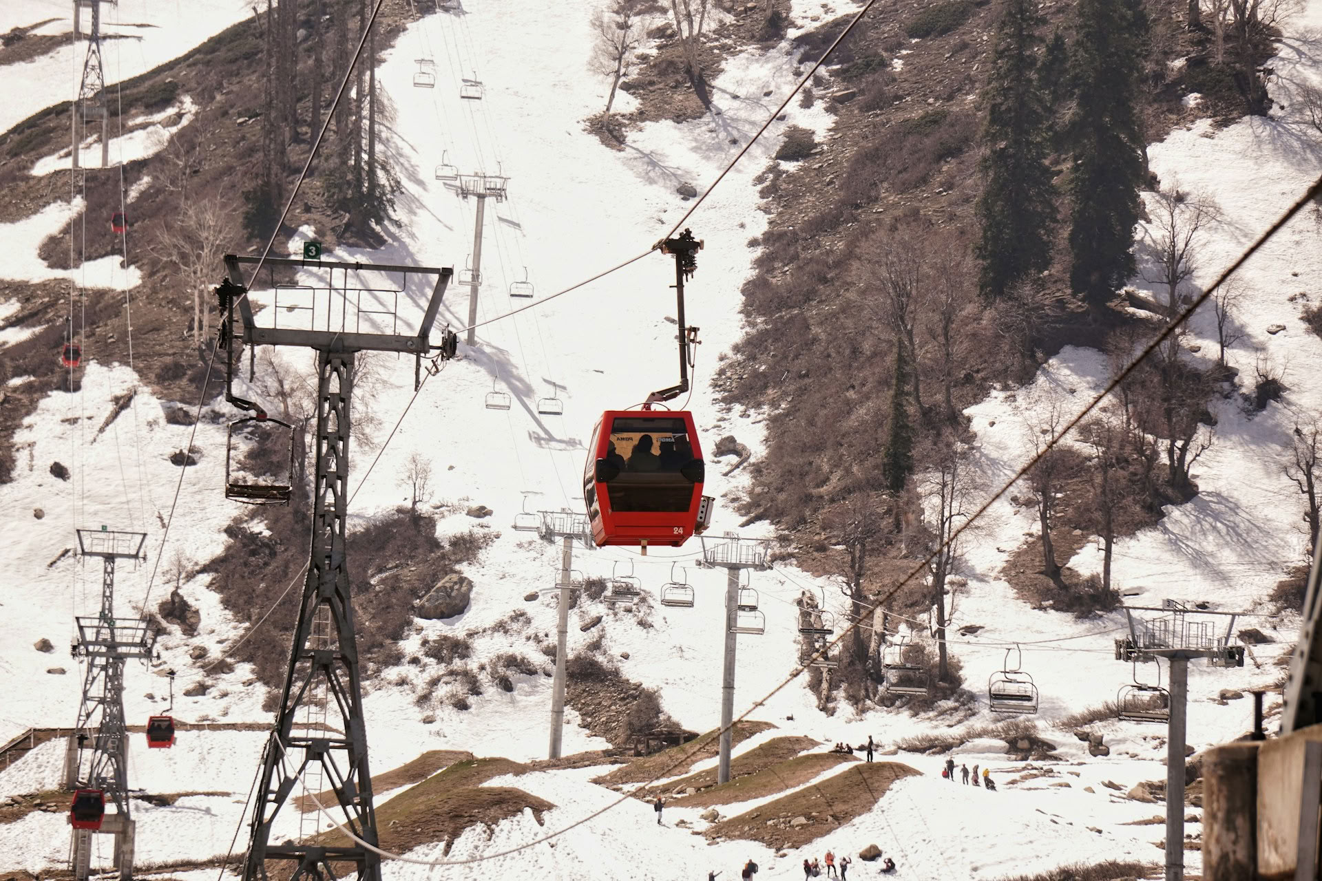 Classic Kashmir Escape: Houseboat, Meadows & Glacial Landscapes