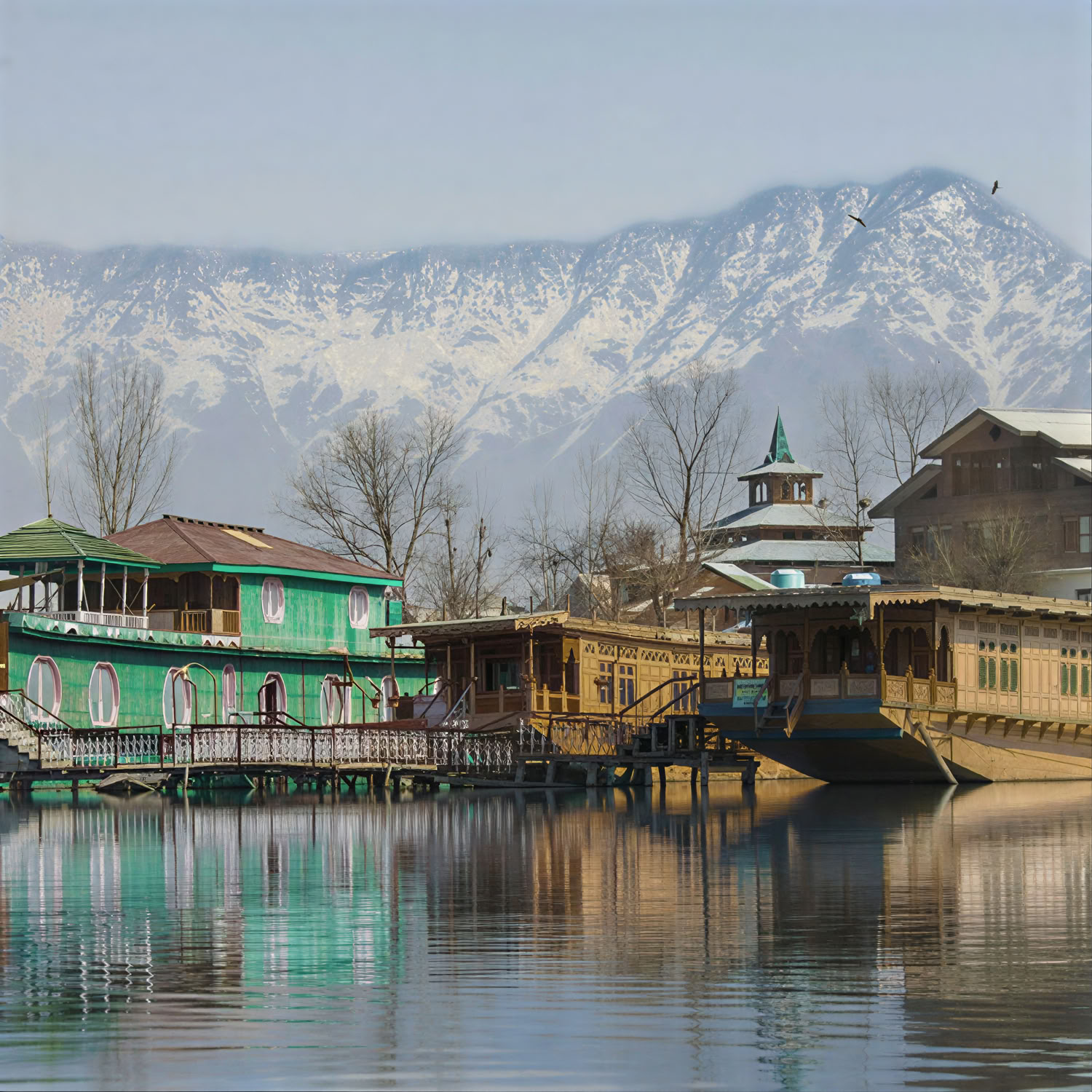 Classic Kashmir Escape: Houseboat, Meadows & Glacial Landscapes