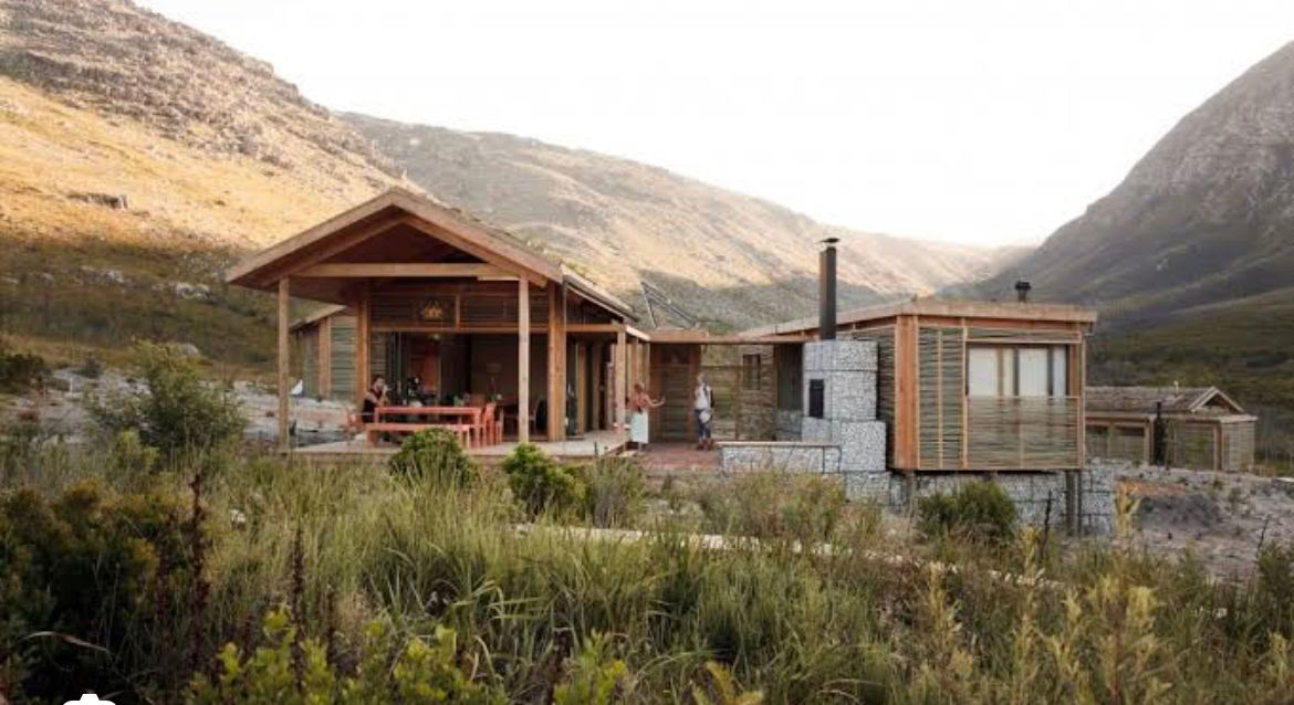 SUP SAFARI & HIKING RETREAT