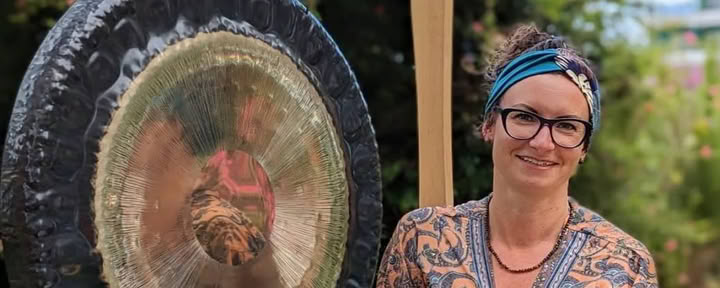 Private Sound Healing Session in Tenerife – Gongs & Singing Bowls for Deep Relaxation