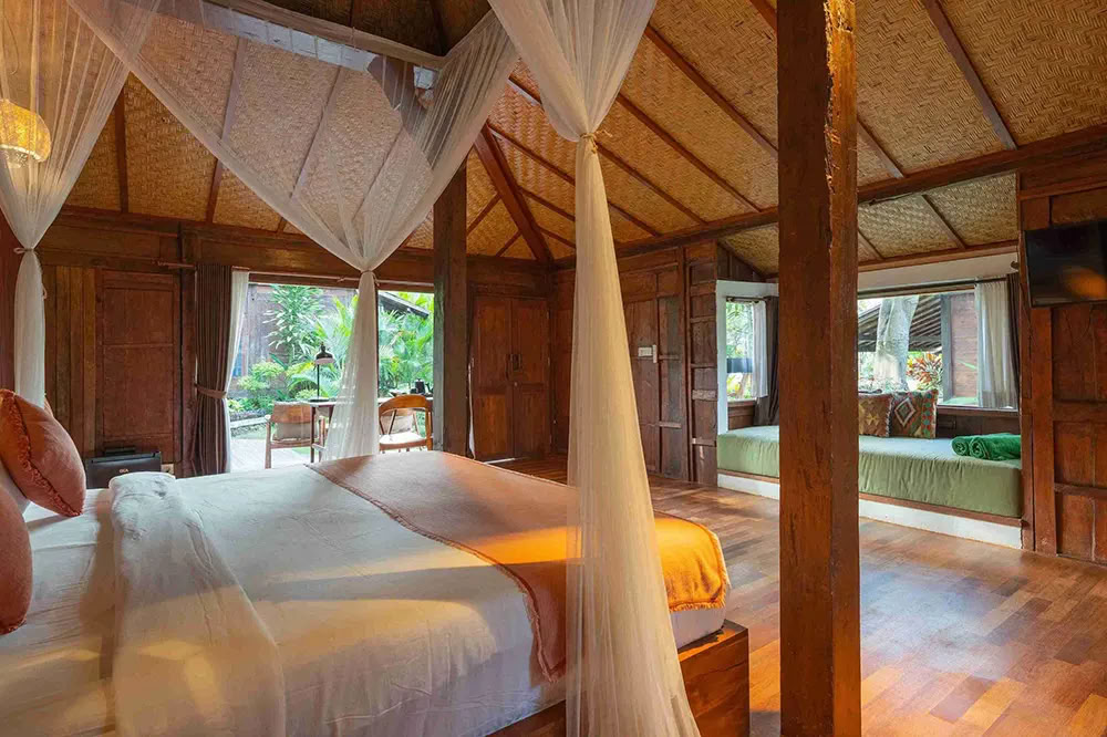Lucidflow 100h of 300h ytt - Yoga Teacher Training Bali