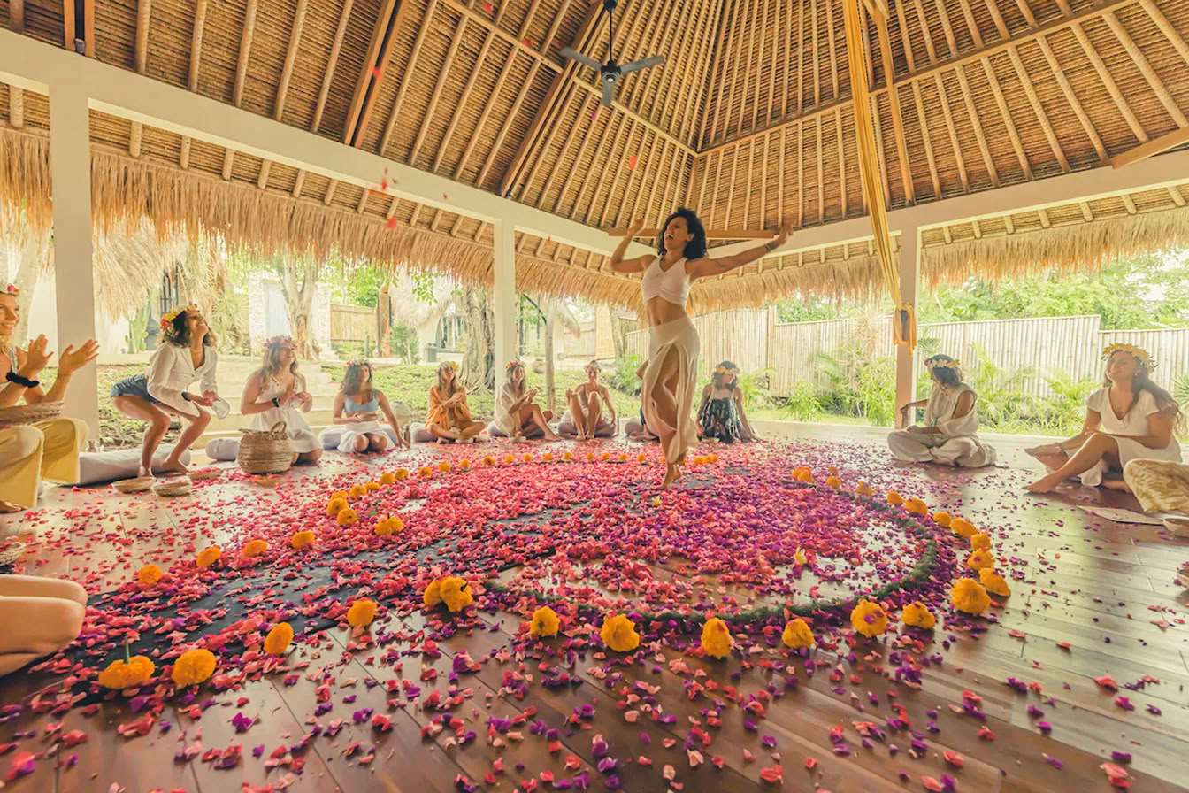 Lucidflow 100h of 300h ytt - Yoga Teacher Training Bali
