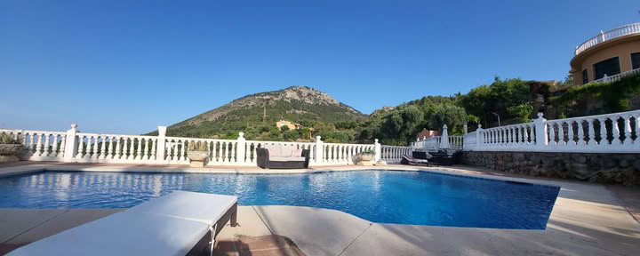 Host Your Day Course At Bronlara