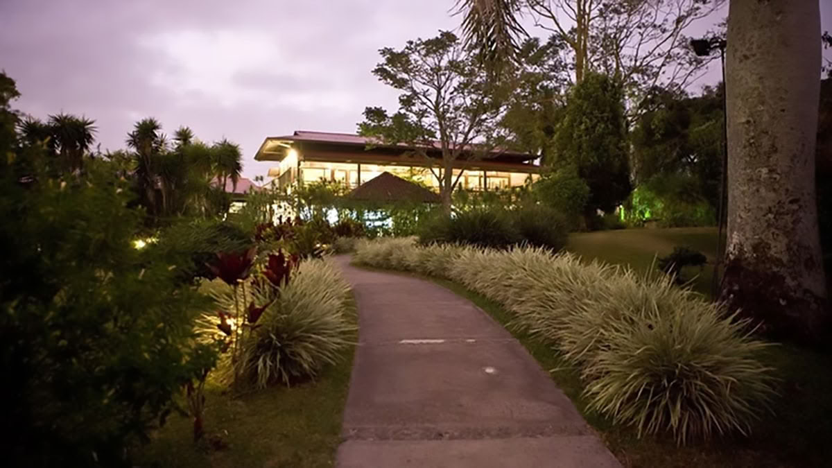 MrPilatesGuy presents Hot Pilates in Costa Rica
