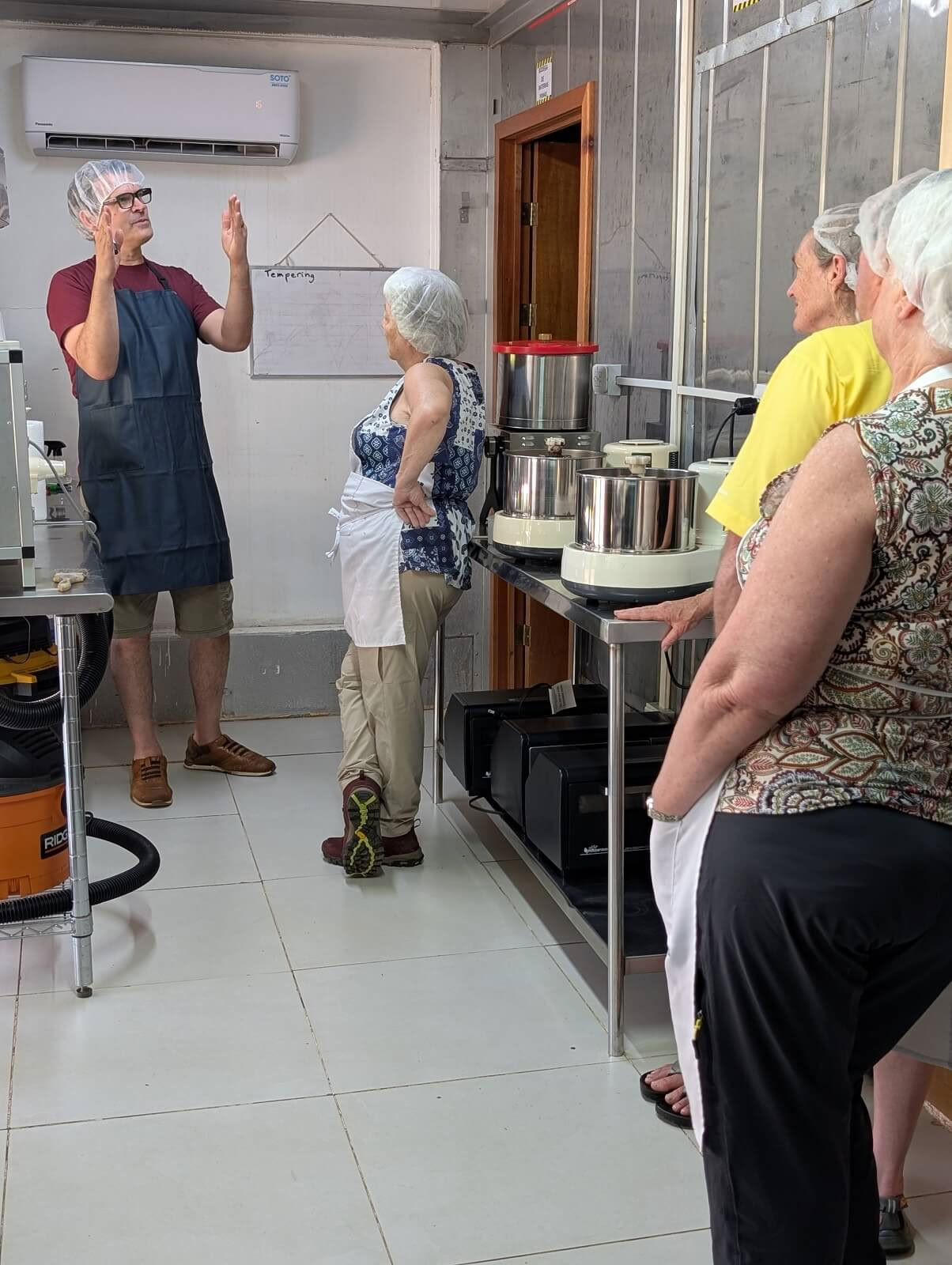 Earth-to-Bar chocolate making workshop