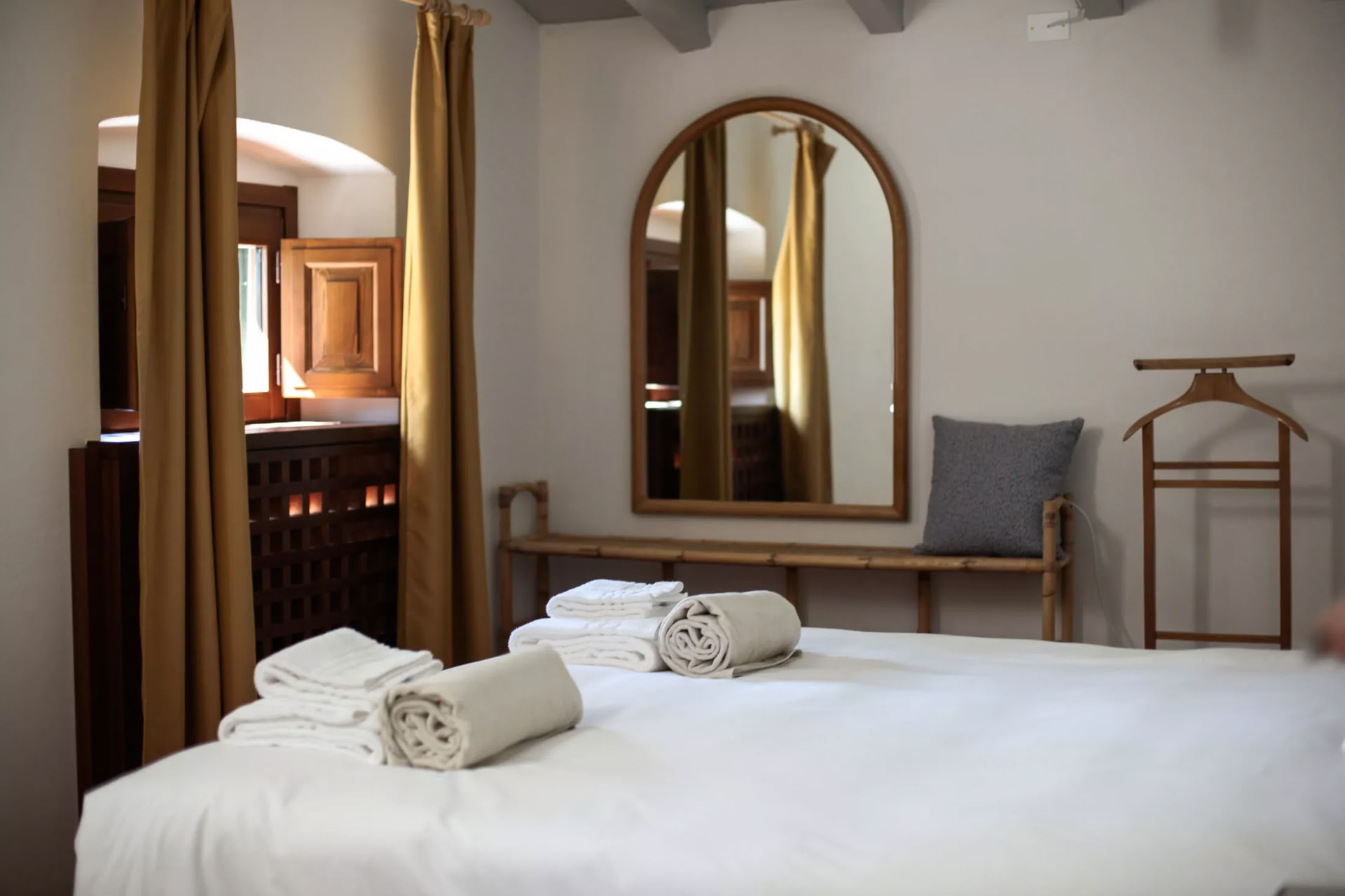 Natural Perfumery Retreat with Porcelain