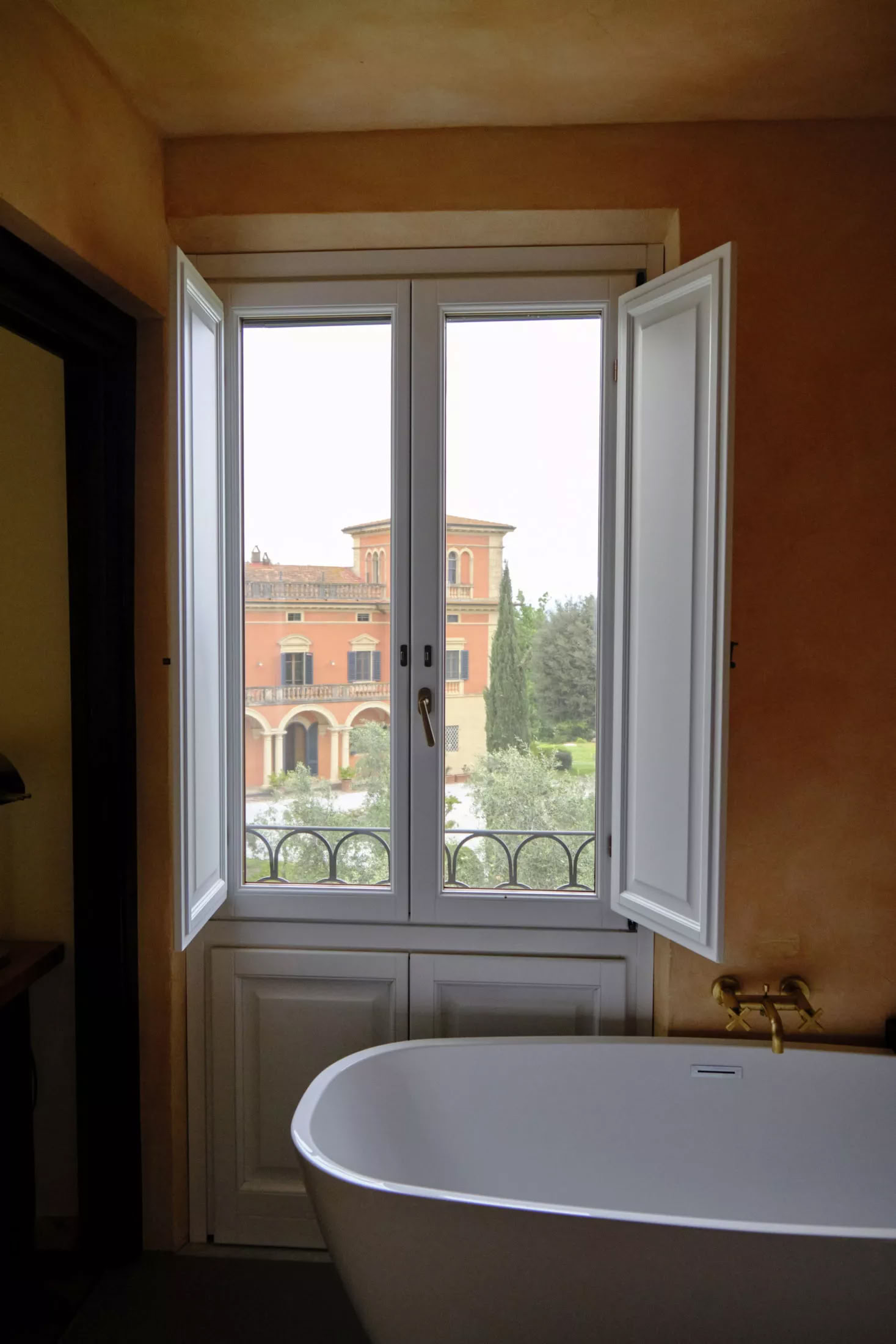 Natural Perfumery Retreat with Porcelain