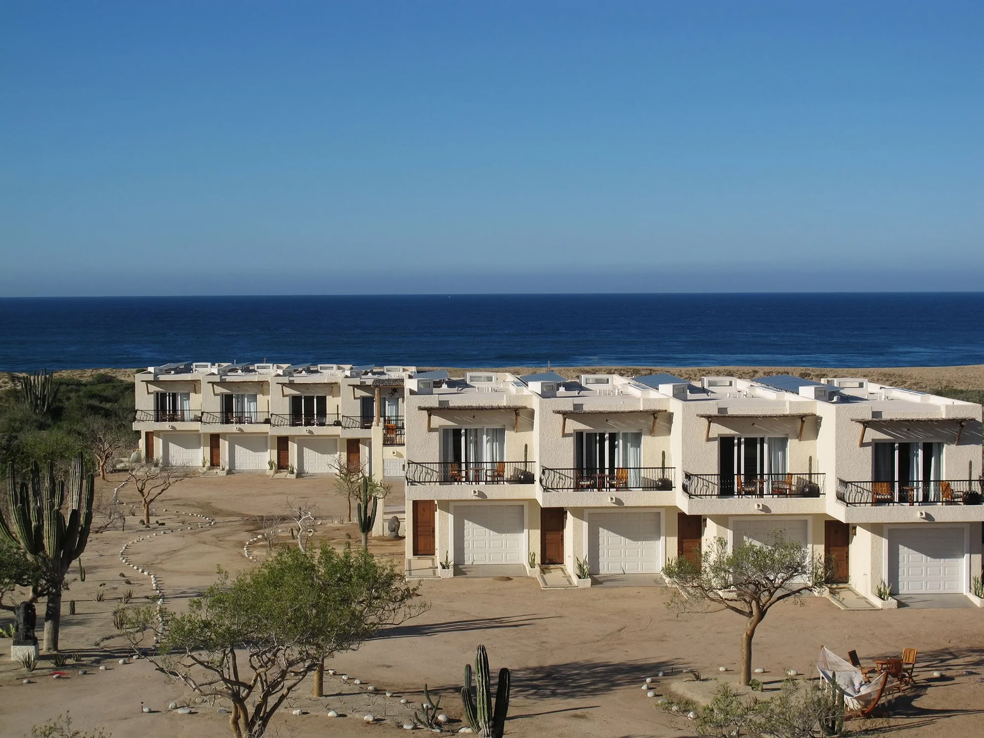 Riding the Waves in Community: A Holistic and Embodied Retreat Experience for Women