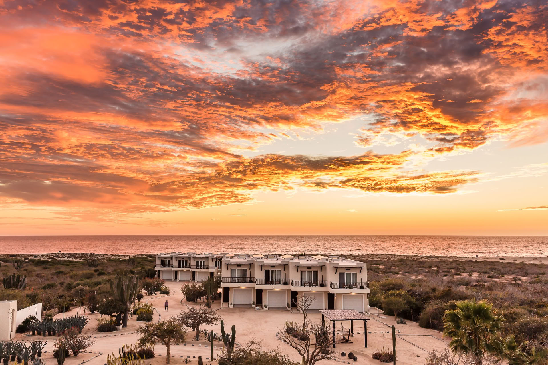 Riding the Waves in Community: A Holistic and Embodied Retreat Experience for Women