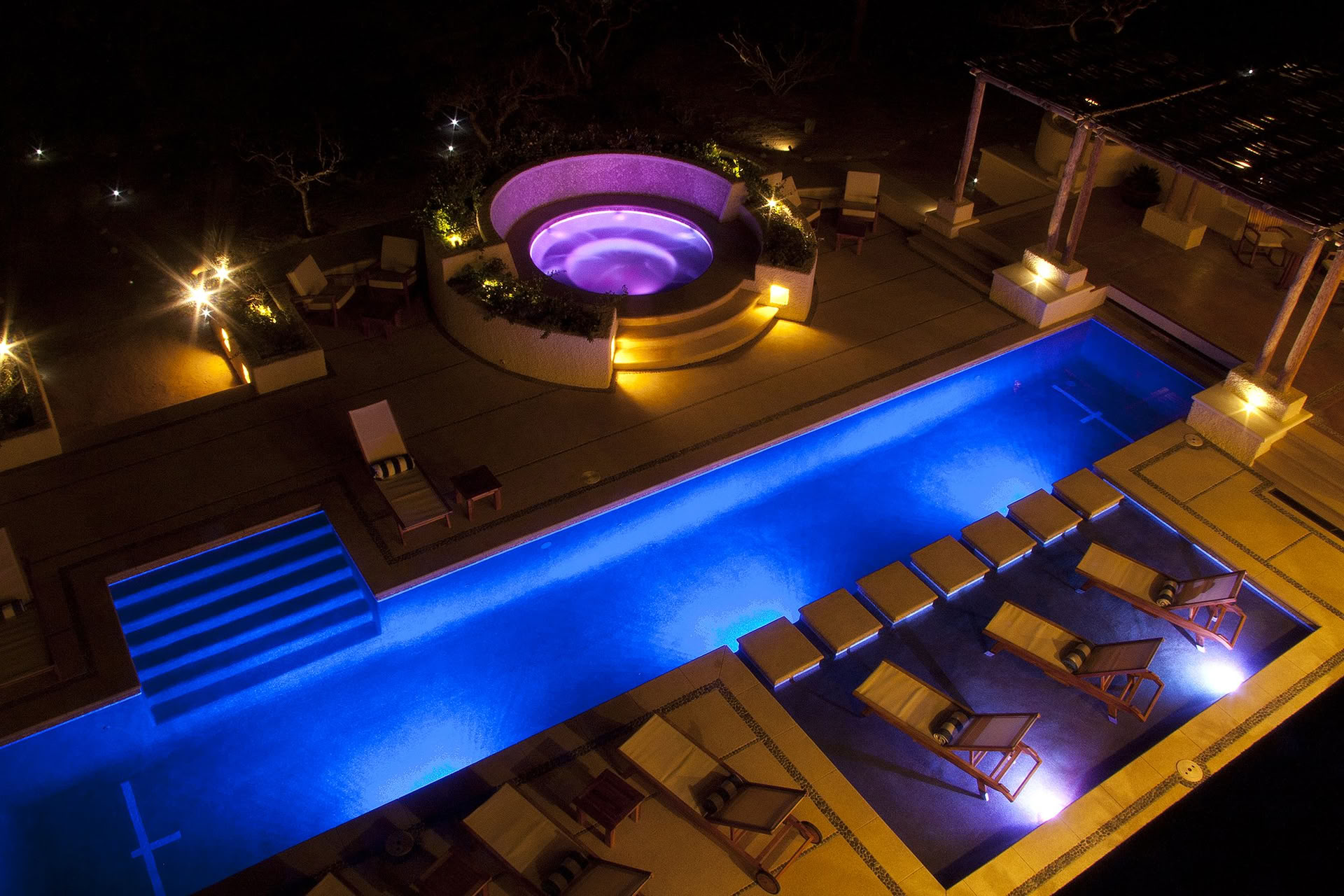 Riding the Waves in Community: A Holistic and Embodied Retreat Experience for Women