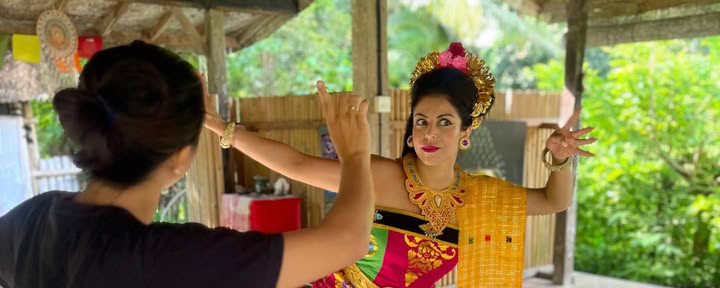Classic Balinese Dance & Canang Sari Offering