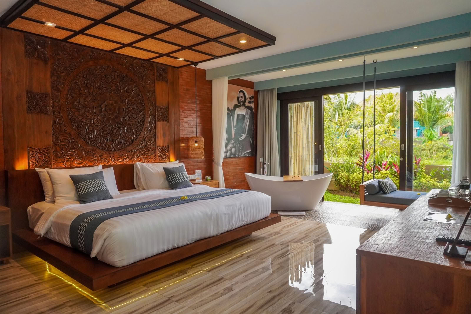 Lagoon Pool Villa