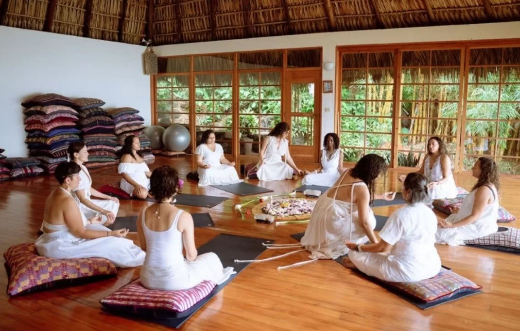 Triple Moon Goddess Retreat / Shanti Rodriguez & Stephanie Pereira Lima — Villa Sumaya