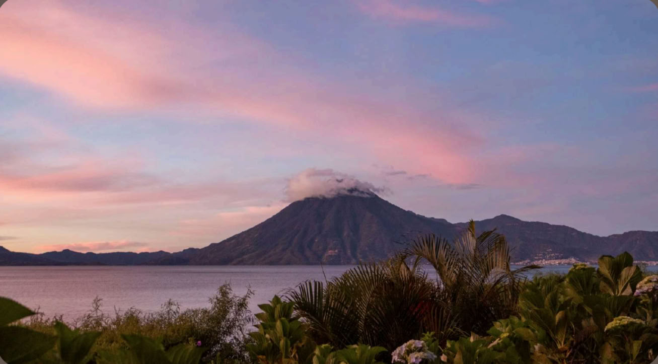 Reconnect Yoga Retreat: Friendsgiving Edition / Shelly Mamo and Lesley Leake — Villa Sumaya