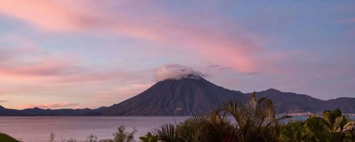 Reconnect Yoga Retreat: Friendsgiving Edition / Shelly Mamo and Lesley Leake — Villa Sumaya