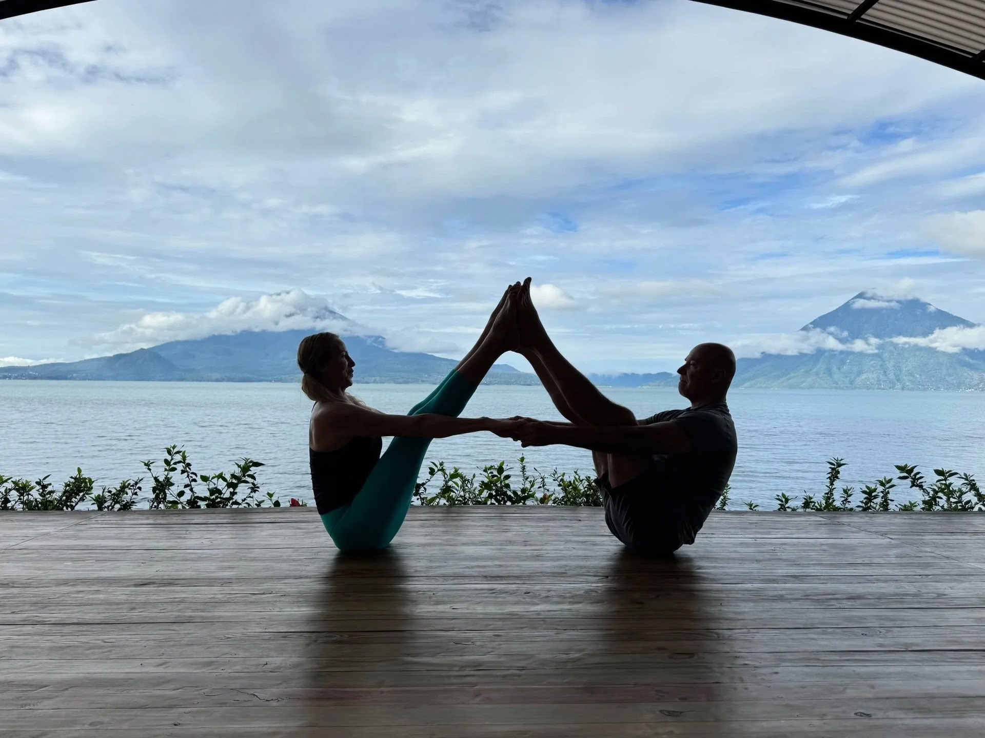 Cultura, Volcanes y Renacer Retreat / Leeza and Humberto Villagomez — Villa Sumaya