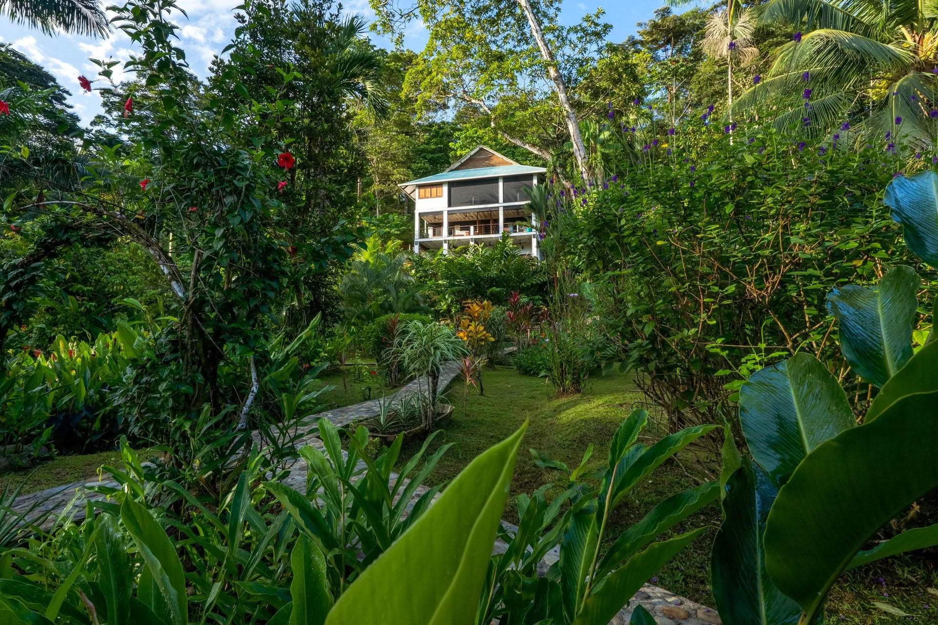 crecer y Florecer: a Roam Yoga & Wellness Retreat