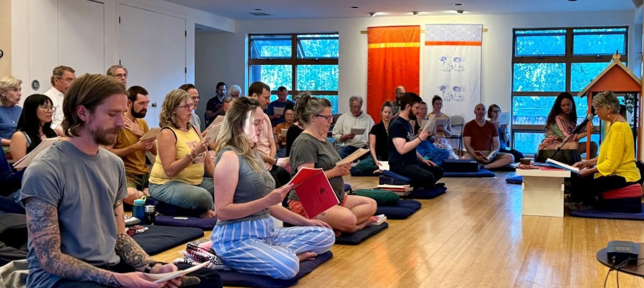 Entering the Vajra World: A Three-Yana Retreat