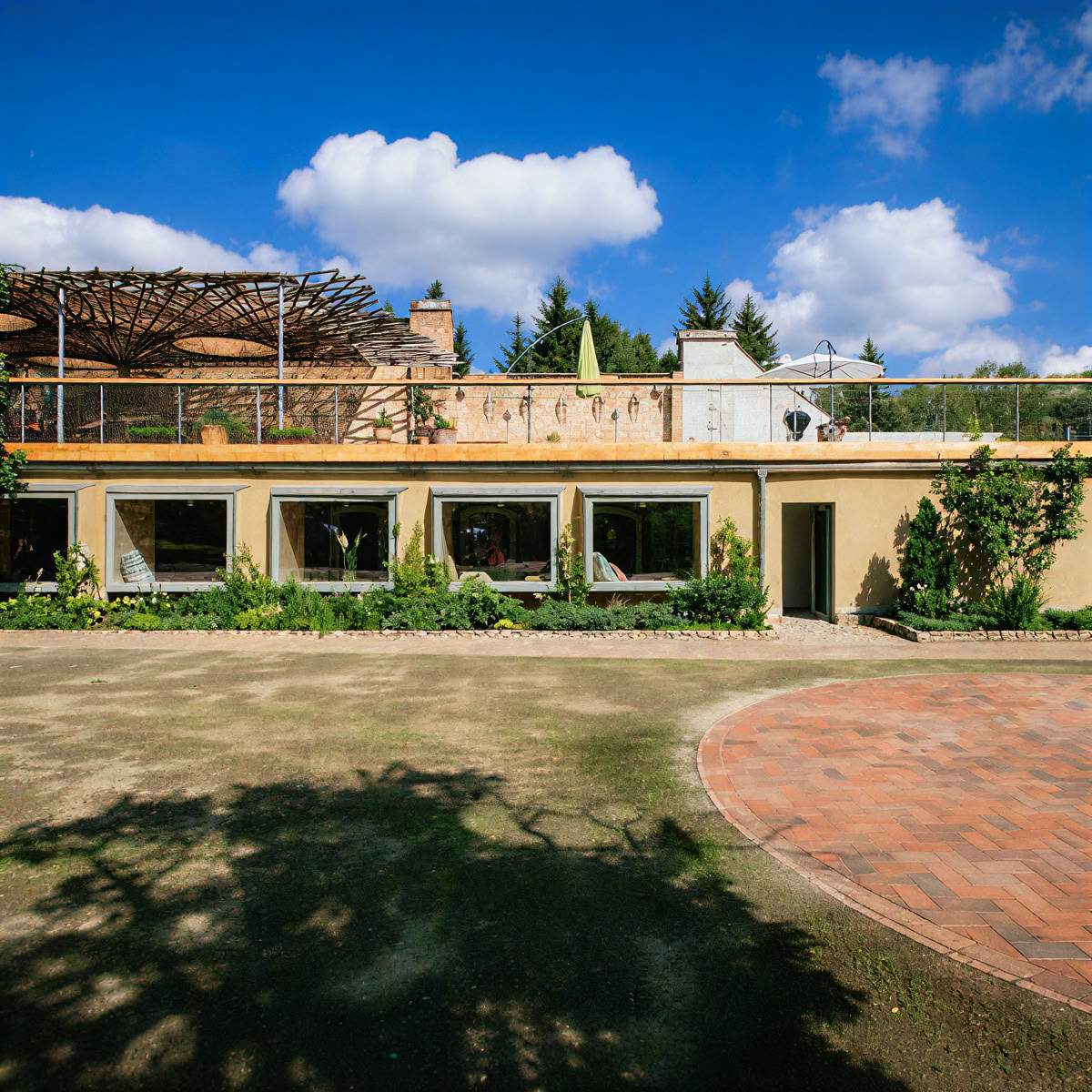 FLOW INTO SUMMER – Yoga Retreat