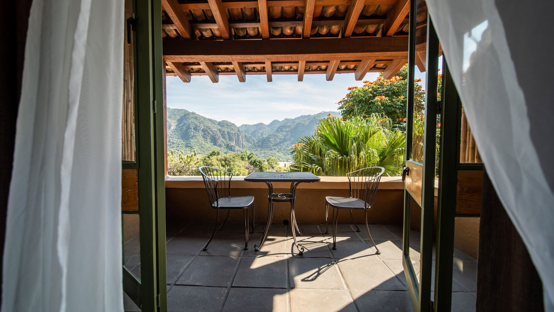 3 Nights | Hostal de la Luz