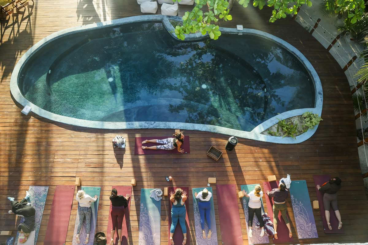 Retiro Waking Woman: En el Espejo del Agua
