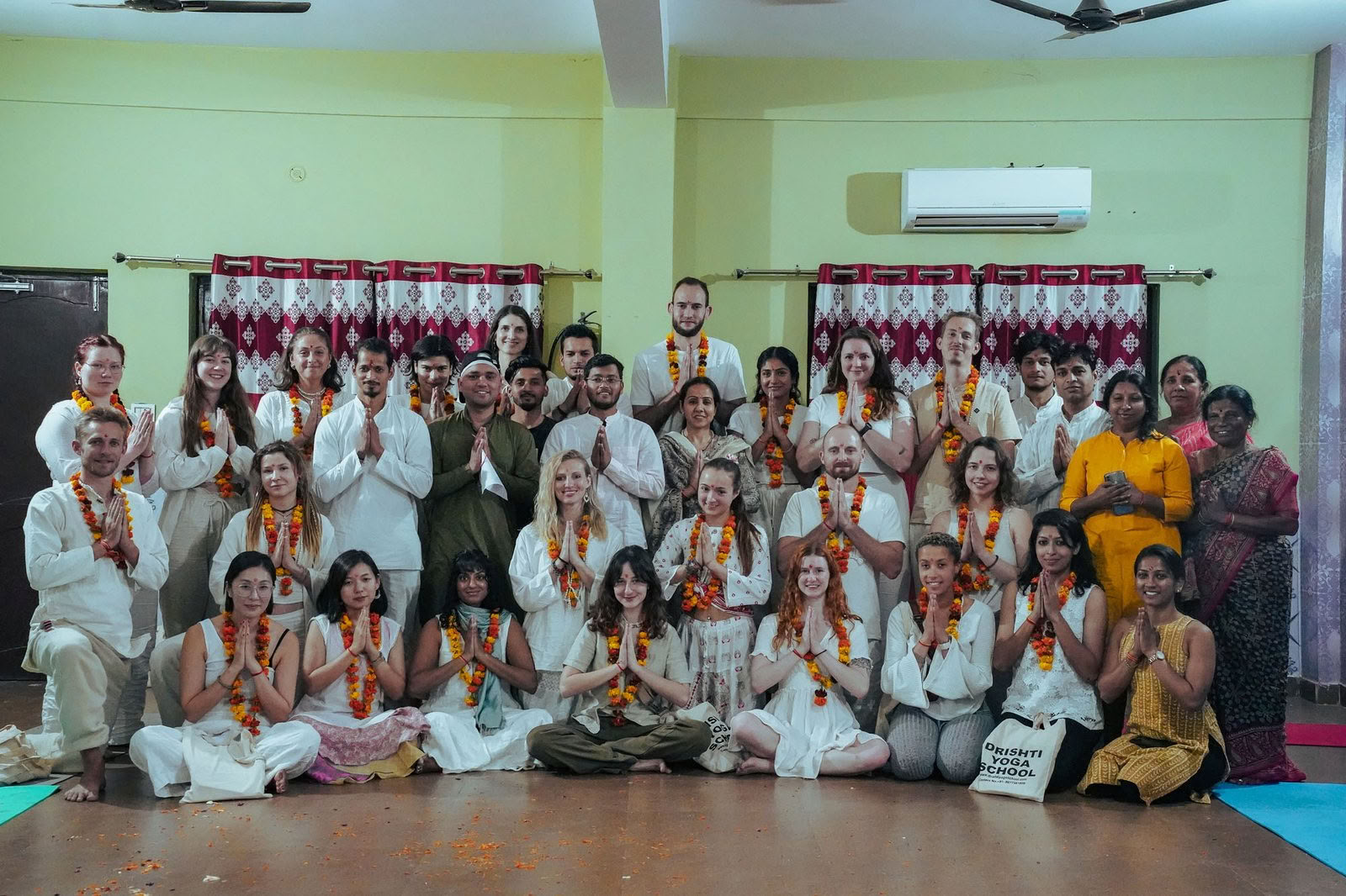 100 Hour Yoga Teacher Training in Rishikesh ✅