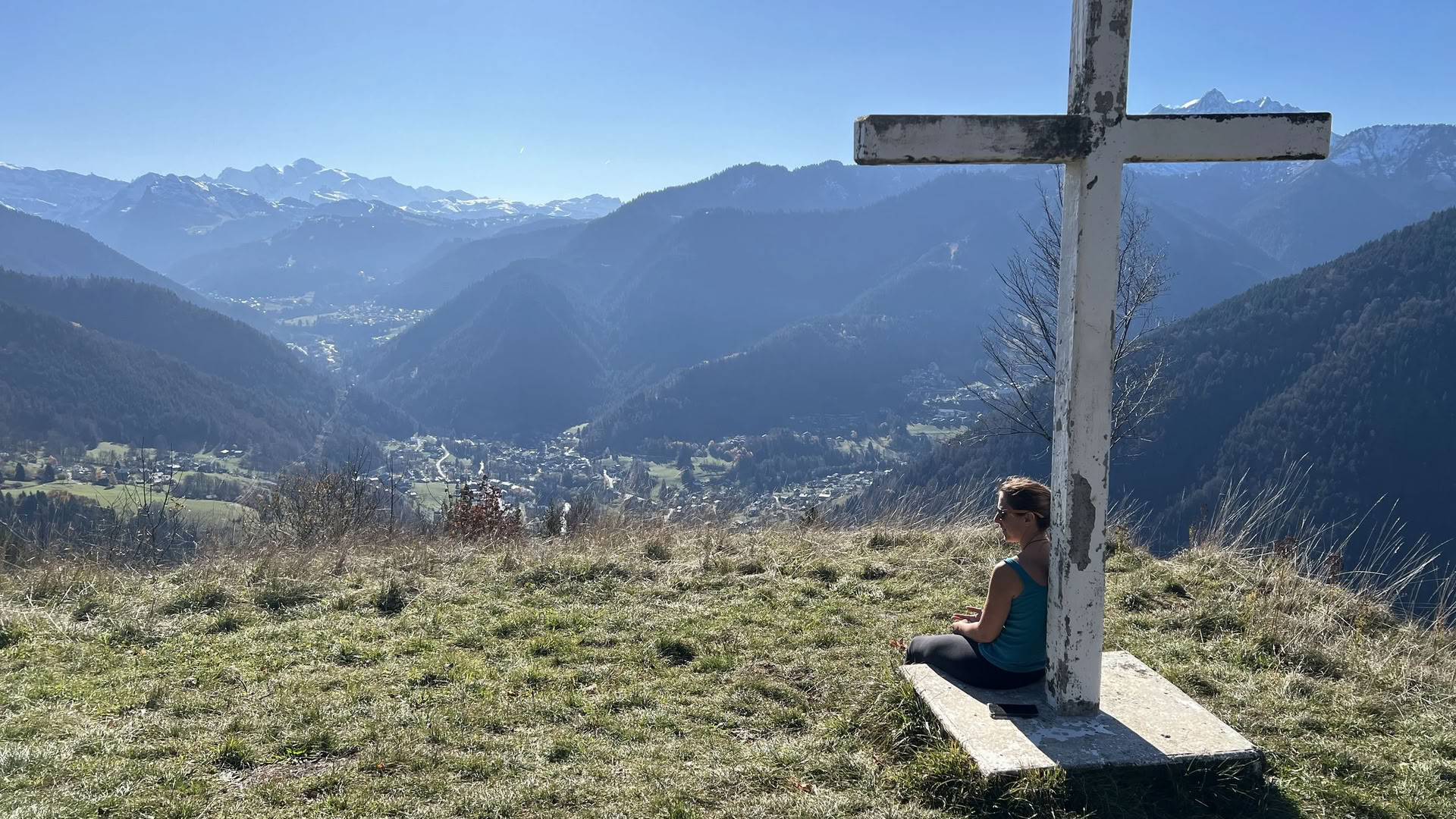 1-Day Yoga Hike with Days Away Adventures