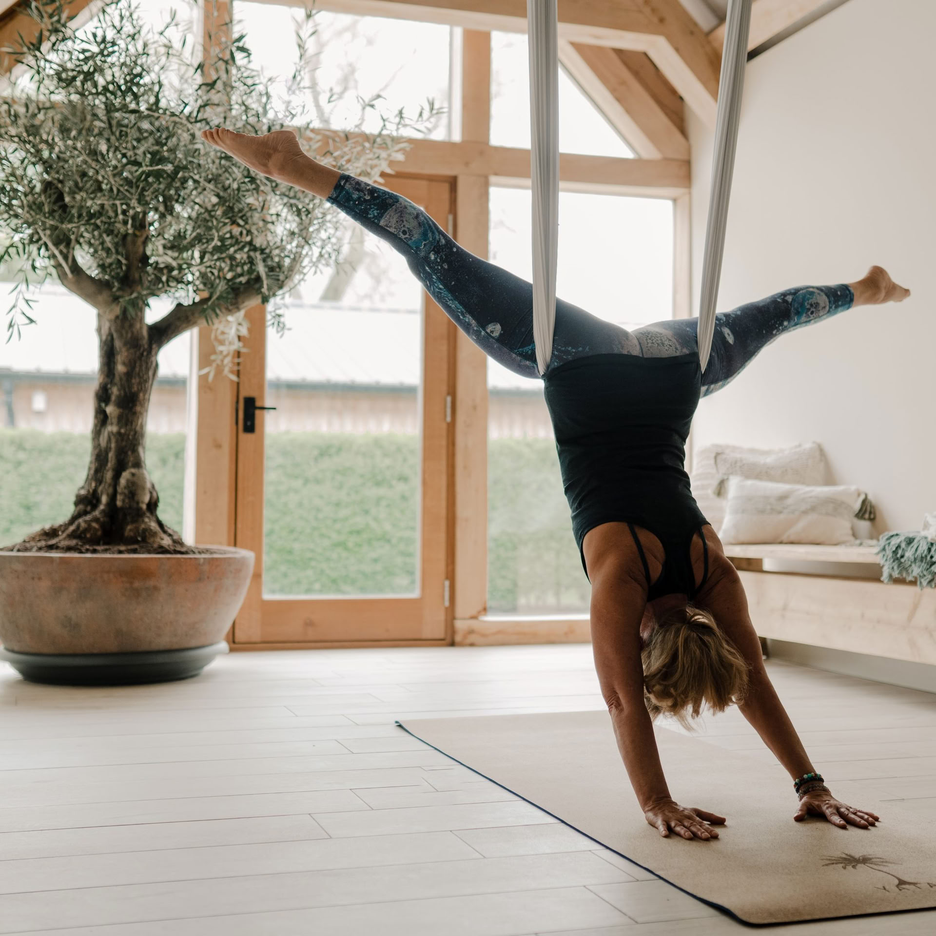 Improvers Aerial & Trapeze Yoga Workshop with Jane & Zoe