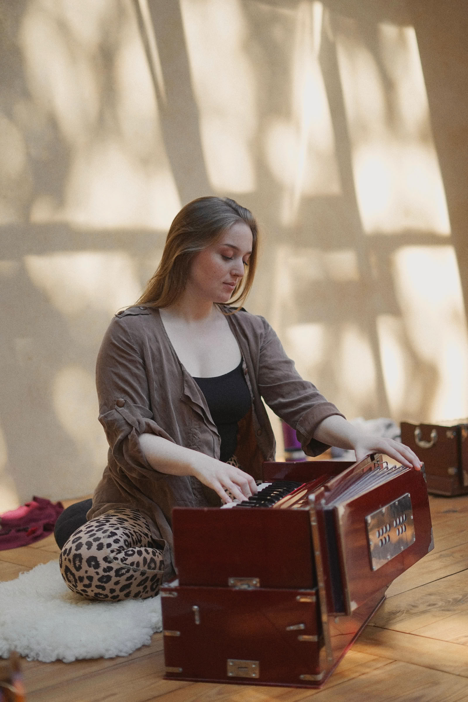 150H ADVANCED YOGA TEACHER TRAINING EXPAND & SHINE