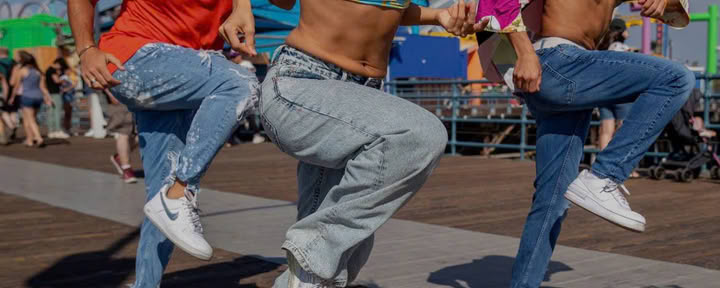 Shuffle dance class