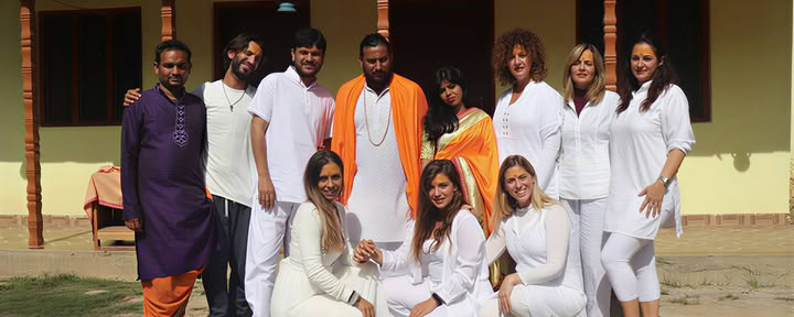 300 Hours Meditation Teacher Training in Rishikesh