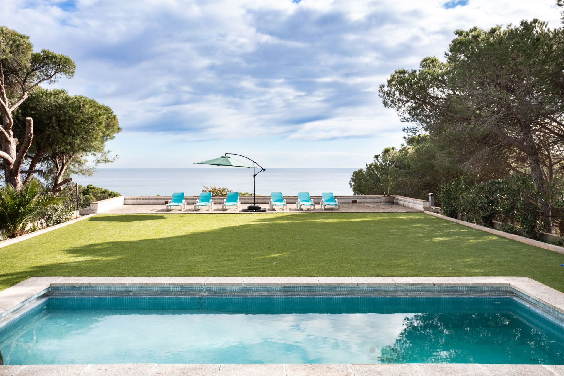 7 Day Pilates, Yin Yoga, Hike & Cultural Adventure near Barcelona, Spain