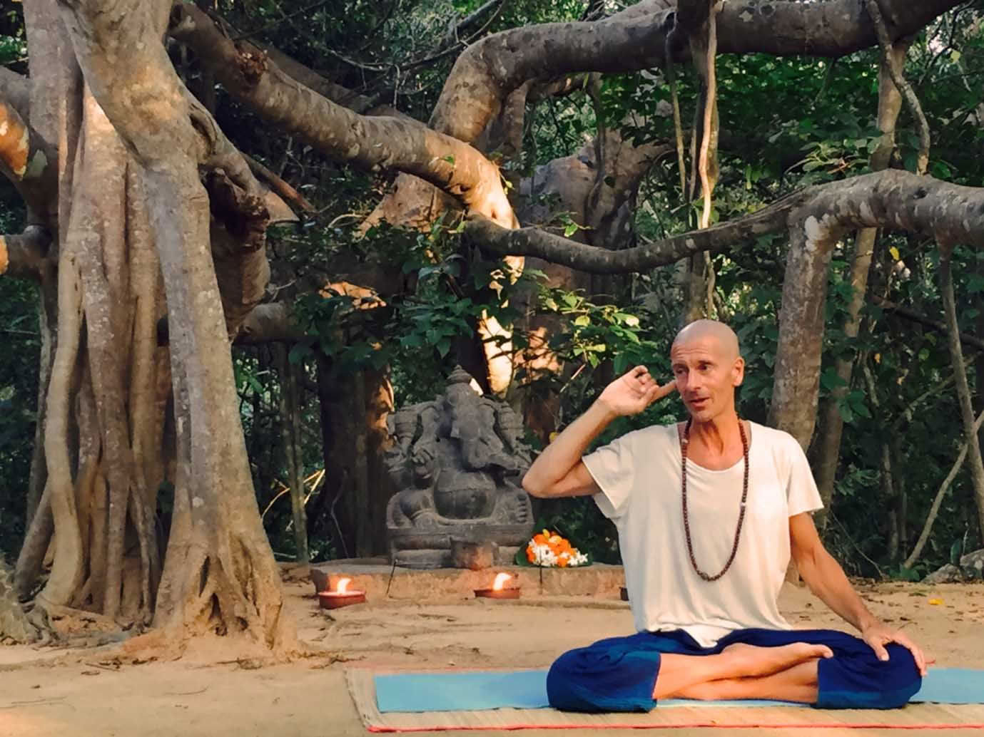 James de Maria - Conscious Yoga Flow