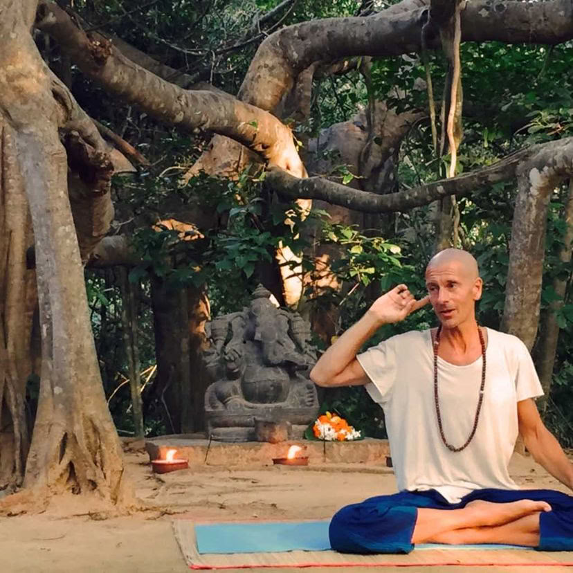 James de Maria - Conscious Yoga Flow