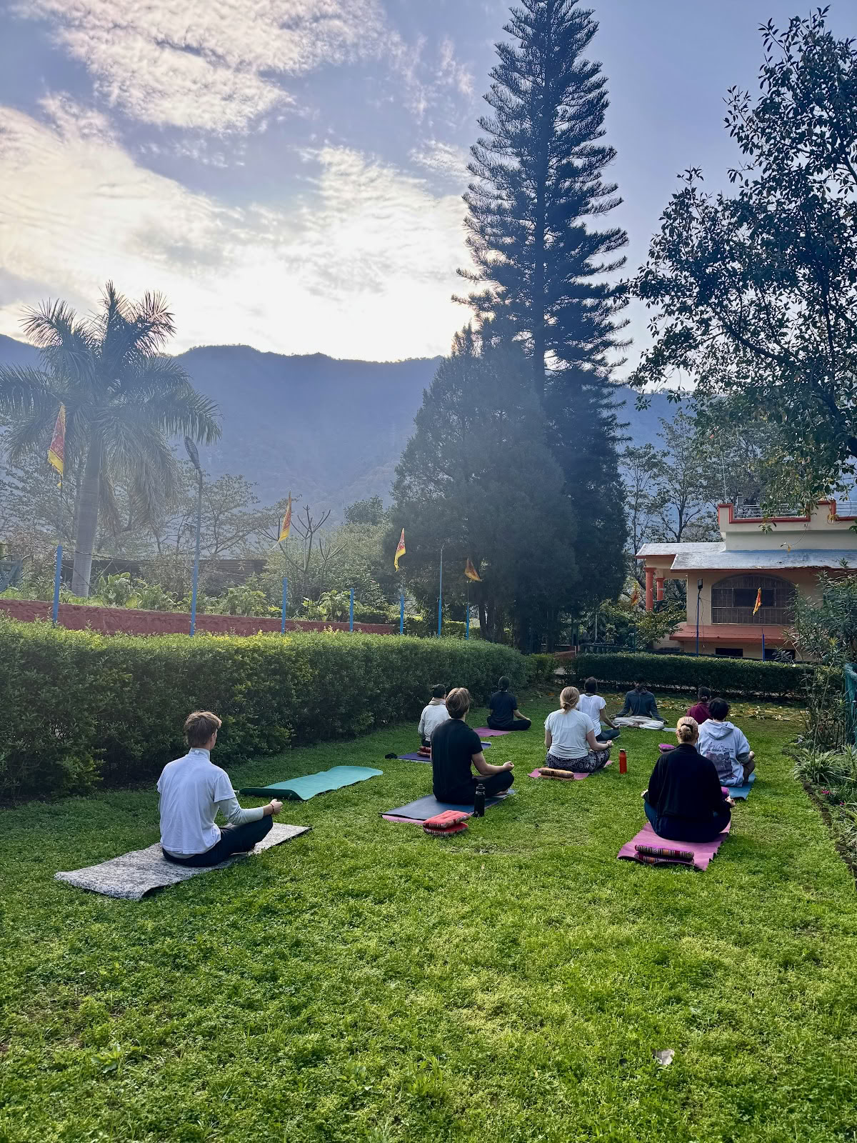 Abhyasa Yogmath | Traditional Yoga & Meditation Ashram in Rishikesh India