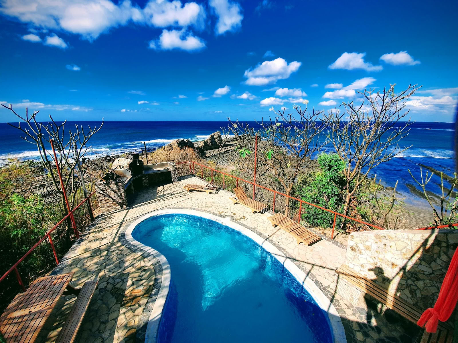 Magnific Rock - Surf Resort & Yoga Retreat Nicaragua