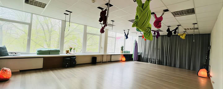Studio Air Therapy | Oro Yoga Vilnius | Aerial Yoga Lithuania