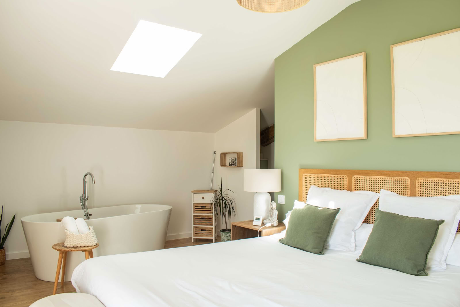The HummingBee - Babymoon Pregnancy Retreats