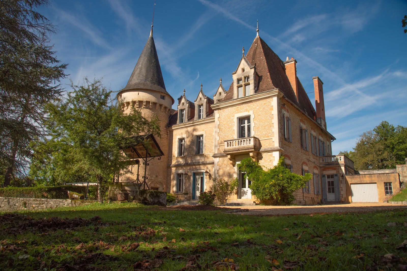 Chateau de Saint-Germain-des-Prés | Manor & Maker