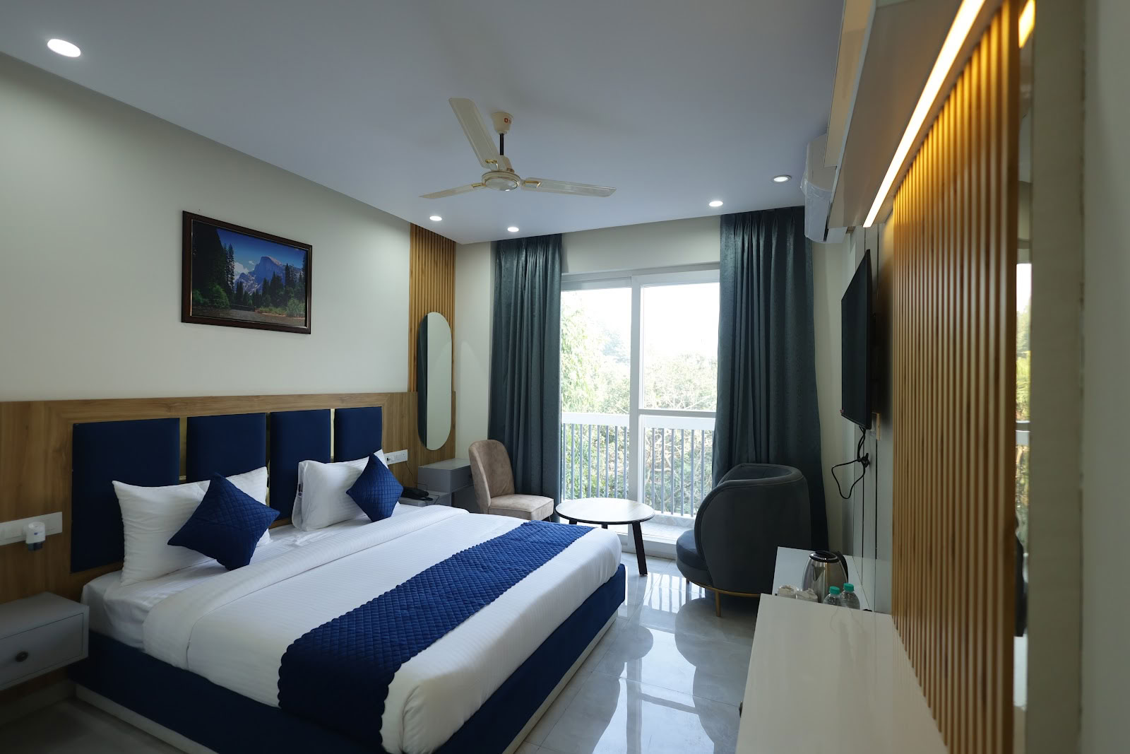 Roots & Peaks - Luxury Yoga Retreat & Boutique Hotel in Rishikesh