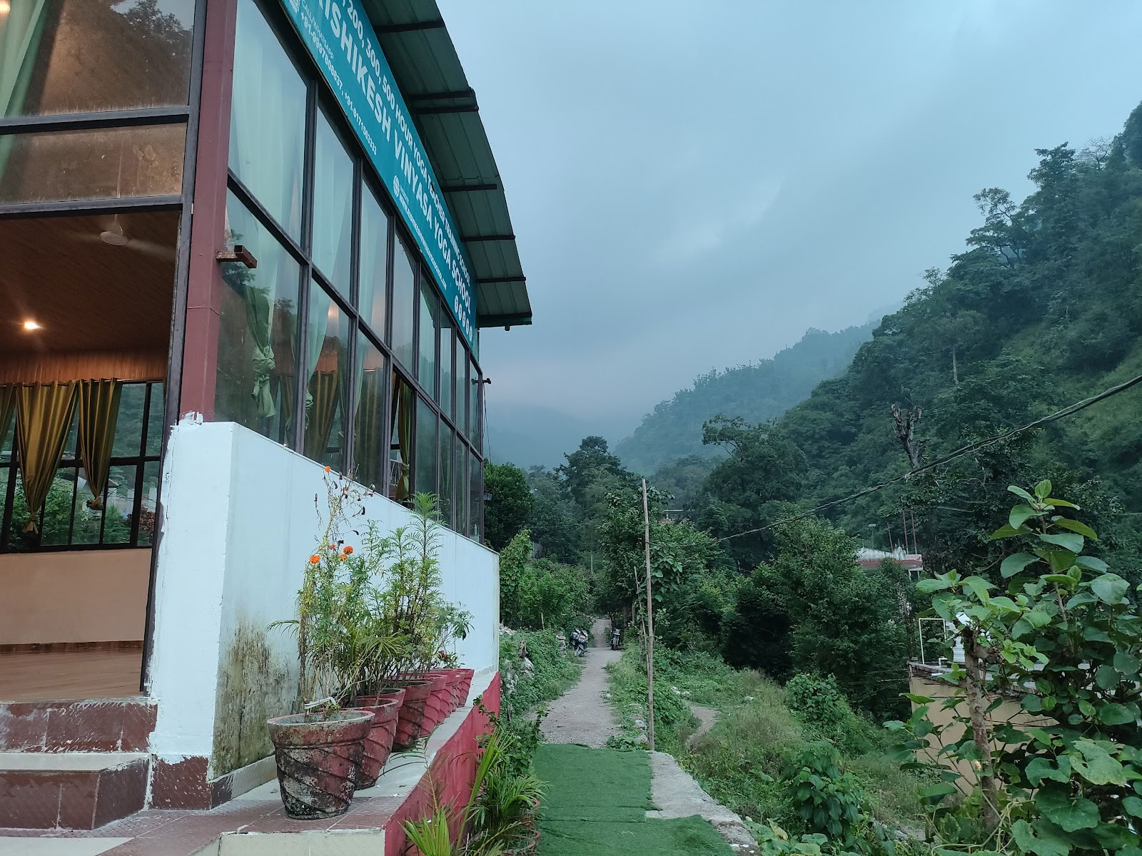 Rishikesh Vinyasa Yoga School - Yoga Teacher Training Rishikesh India