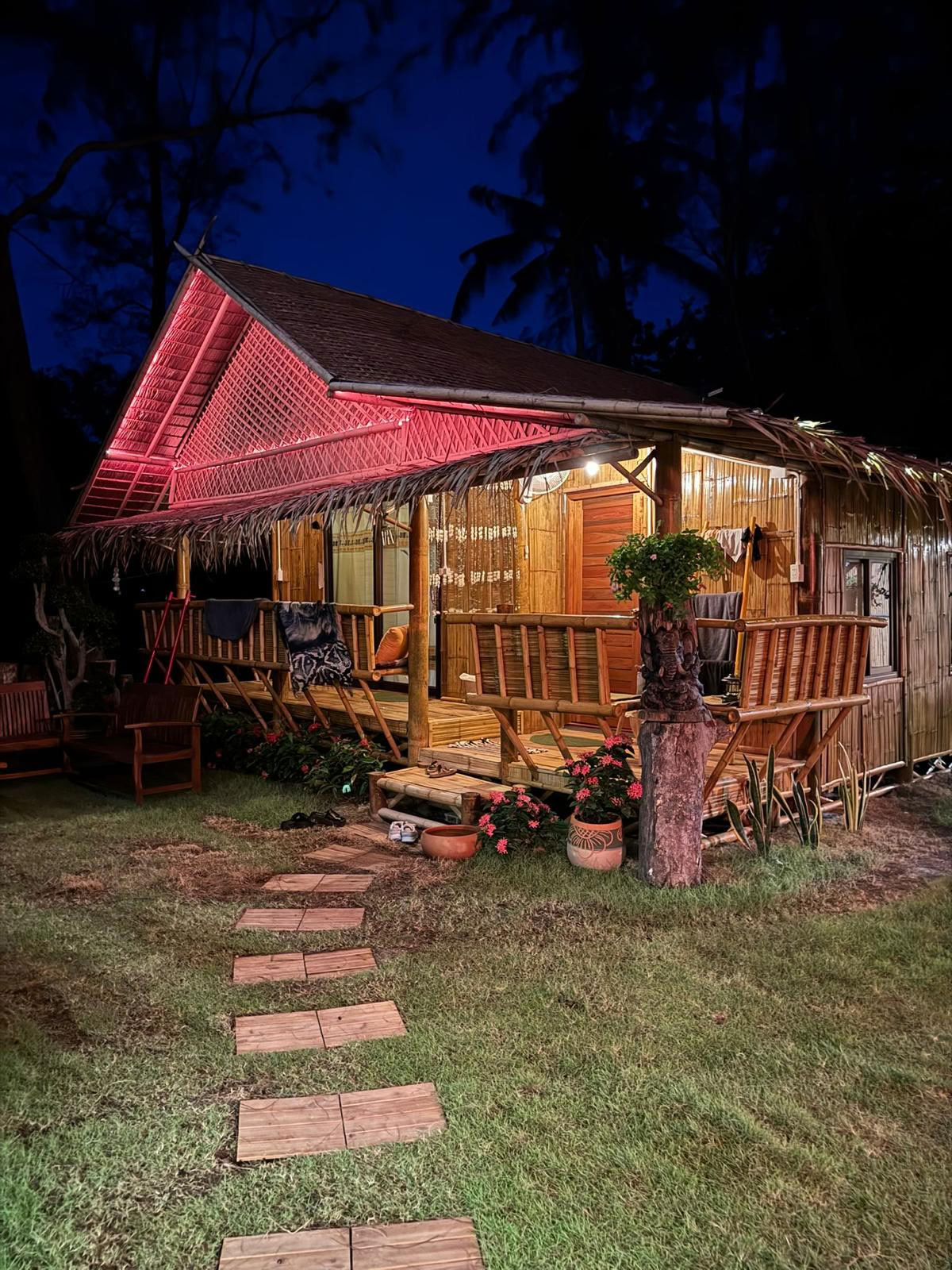 House of Om Bovy beach